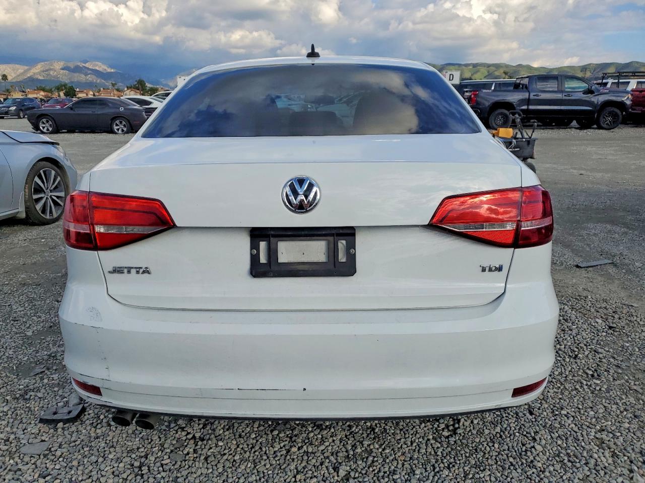 2015 VOLKSWAGEN JETTA TDI photo 6