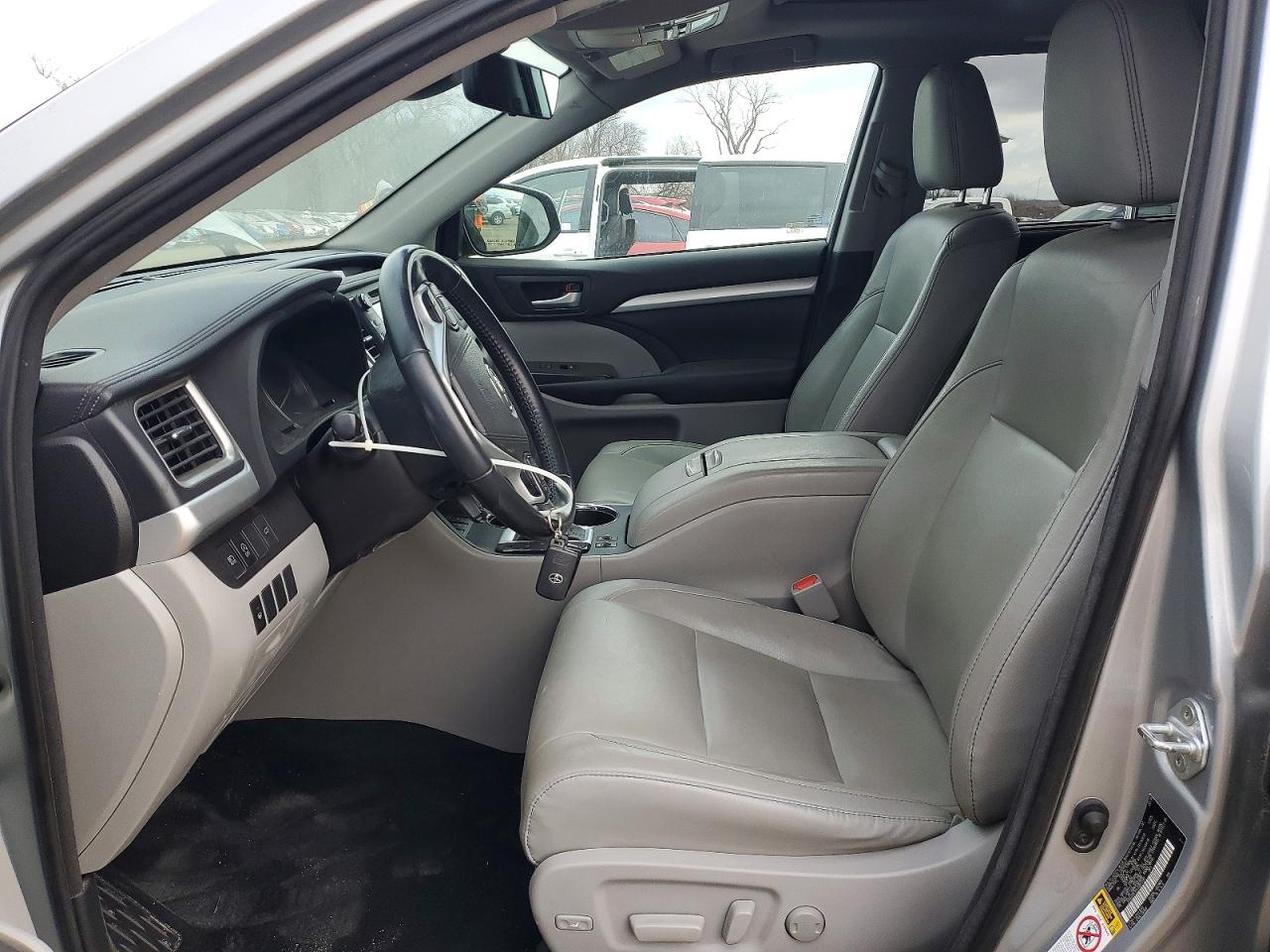 2018 TOYOTA HIGHLANDER SE photo 7