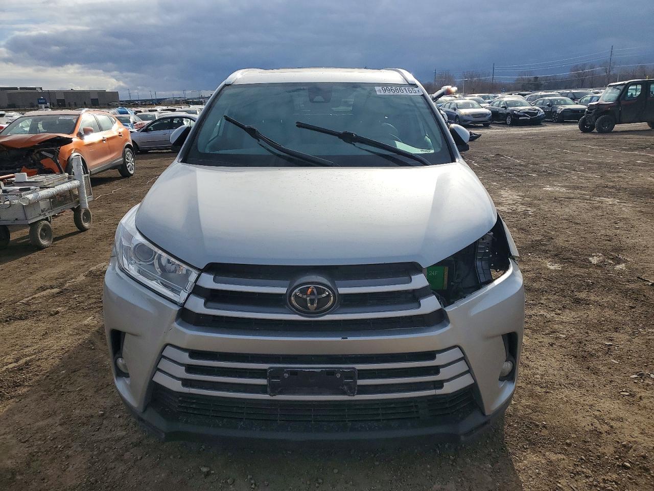 2018 TOYOTA HIGHLANDER SE photo 5