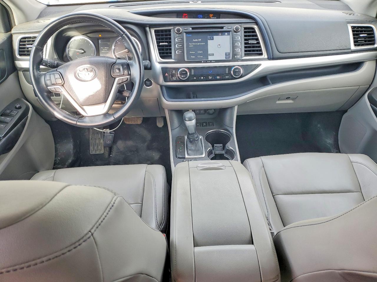 2018 TOYOTA HIGHLANDER SE photo 8