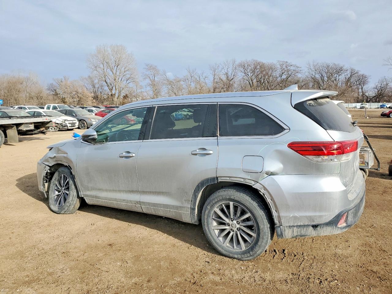 2018 TOYOTA HIGHLANDER SE photo 2