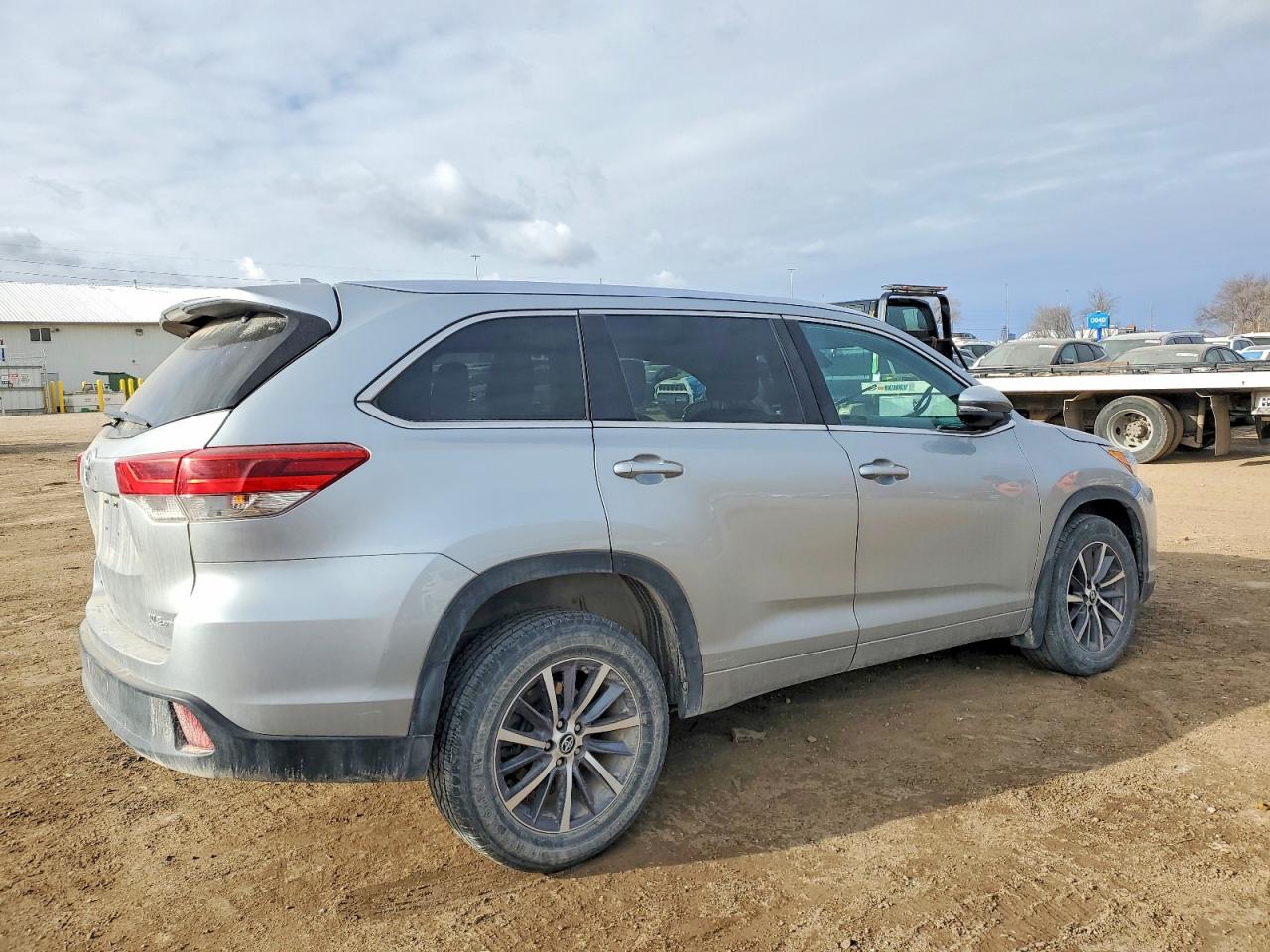 2018 TOYOTA HIGHLANDER SE photo 3