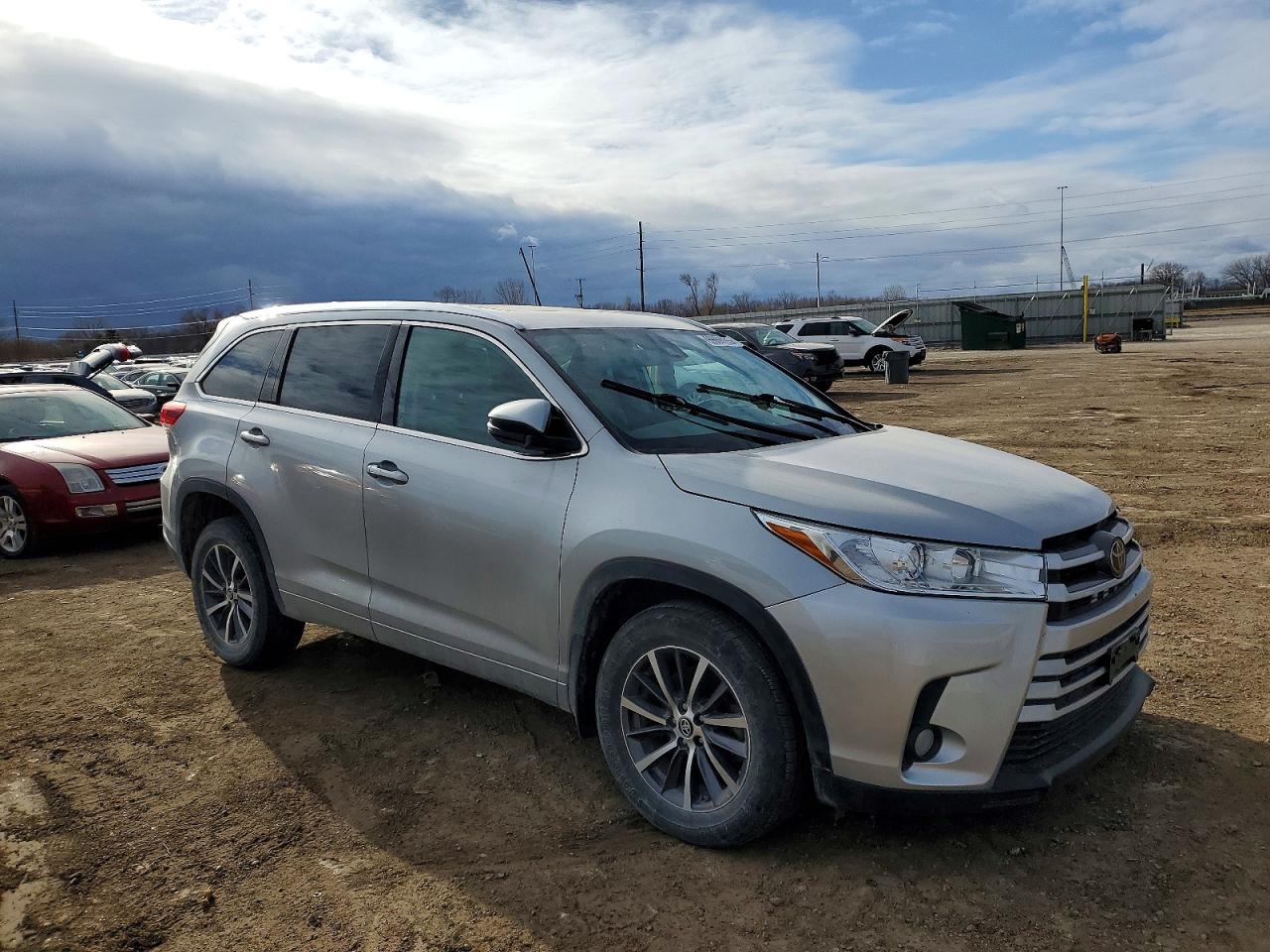 2018 TOYOTA HIGHLANDER SE photo 4
