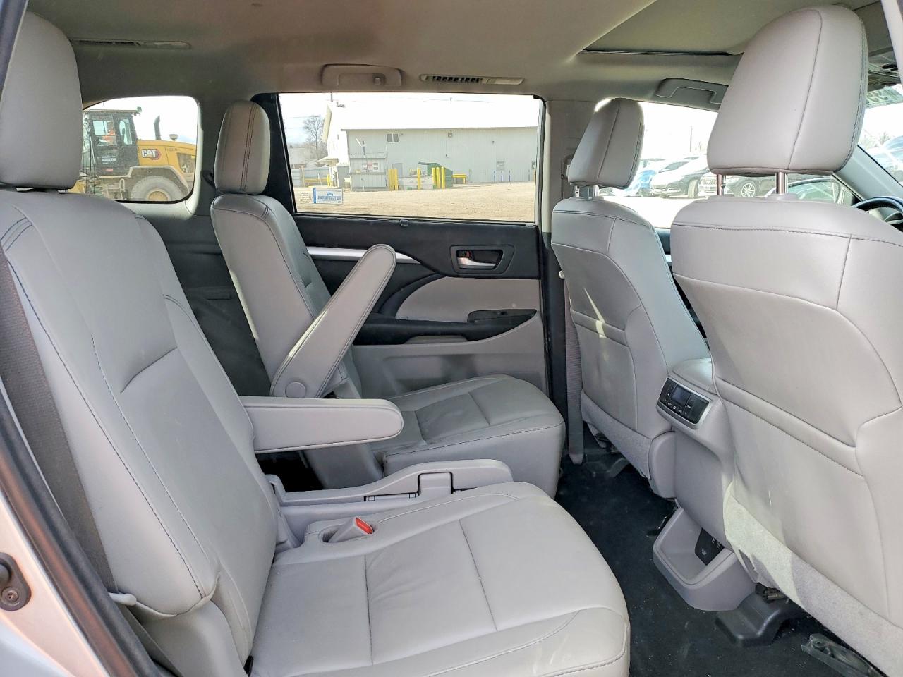 2018 TOYOTA HIGHLANDER SE photo 11