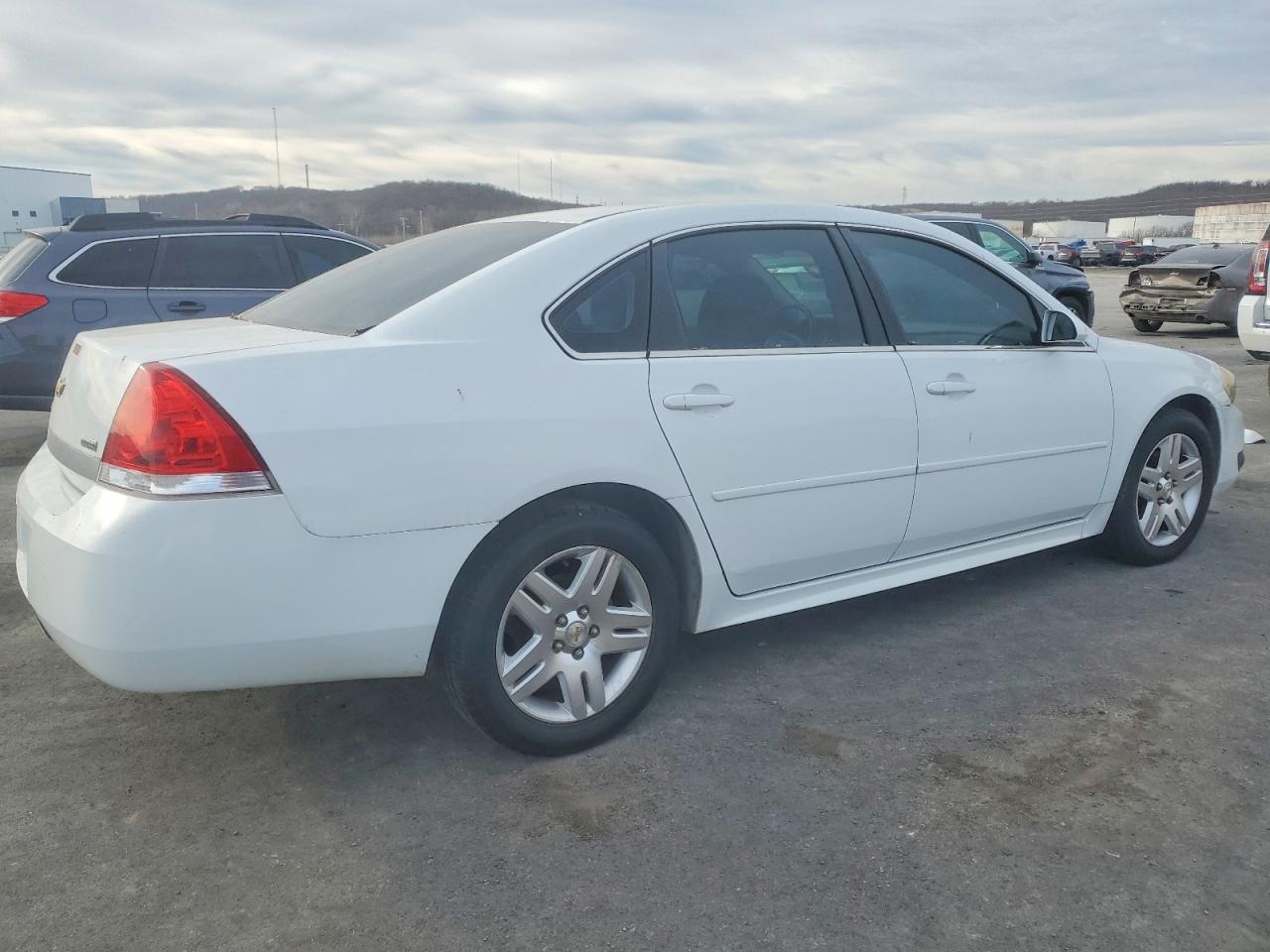 2010 CHEVROLET IMPALA LT photo 3
