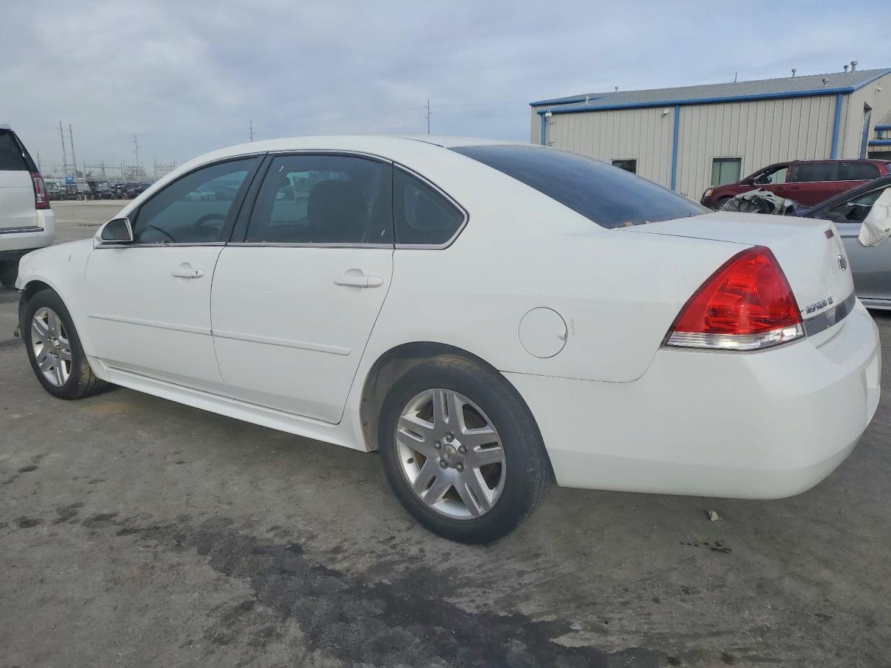 2010 CHEVROLET IMPALA LT photo 2