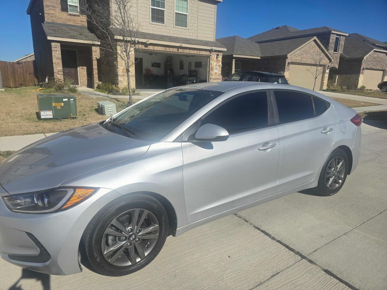 2018 HYUNDAI ELANTRA SEL photo 2