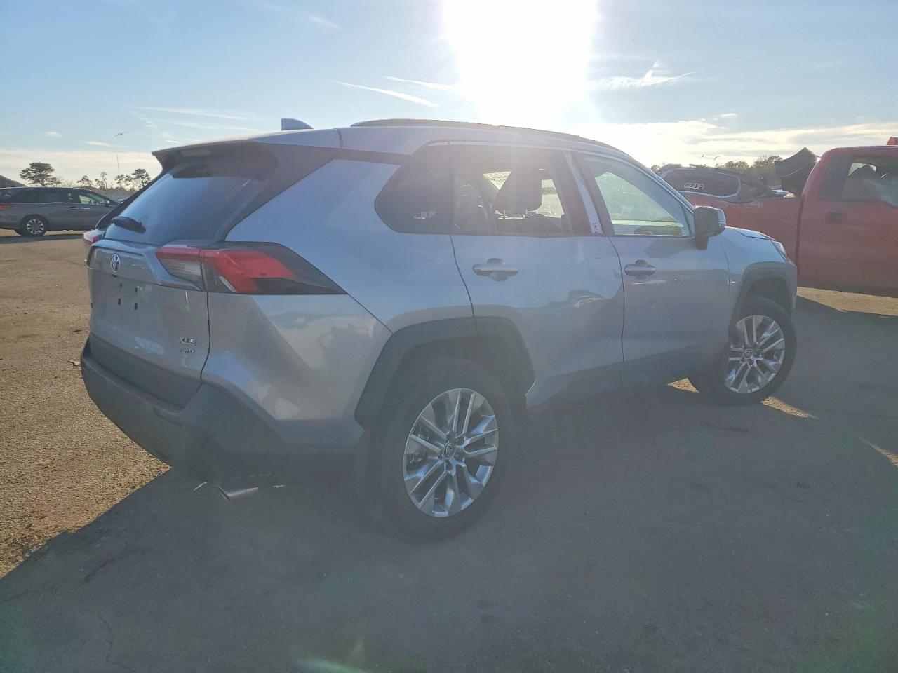 2025 TOYOTA RAV4 XLE PREMIUM photo 3