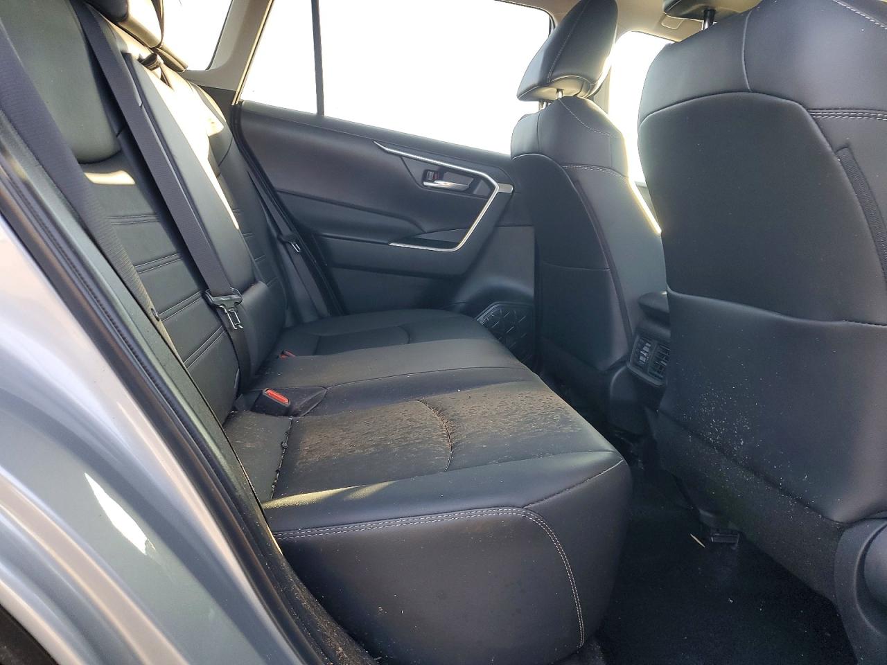 2025 TOYOTA RAV4 XLE PREMIUM photo 11