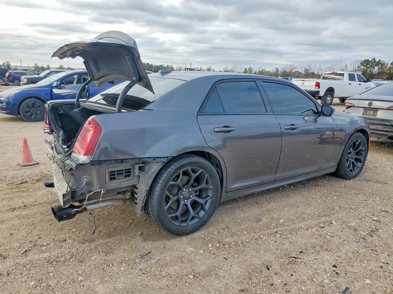 2019 CHRYSLER 300 S photo 3