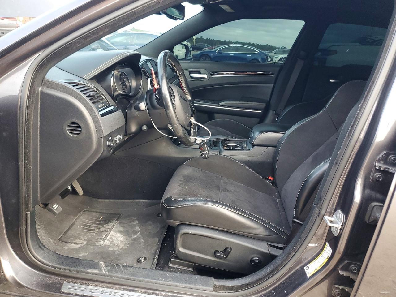 2019 CHRYSLER 300 S photo 7