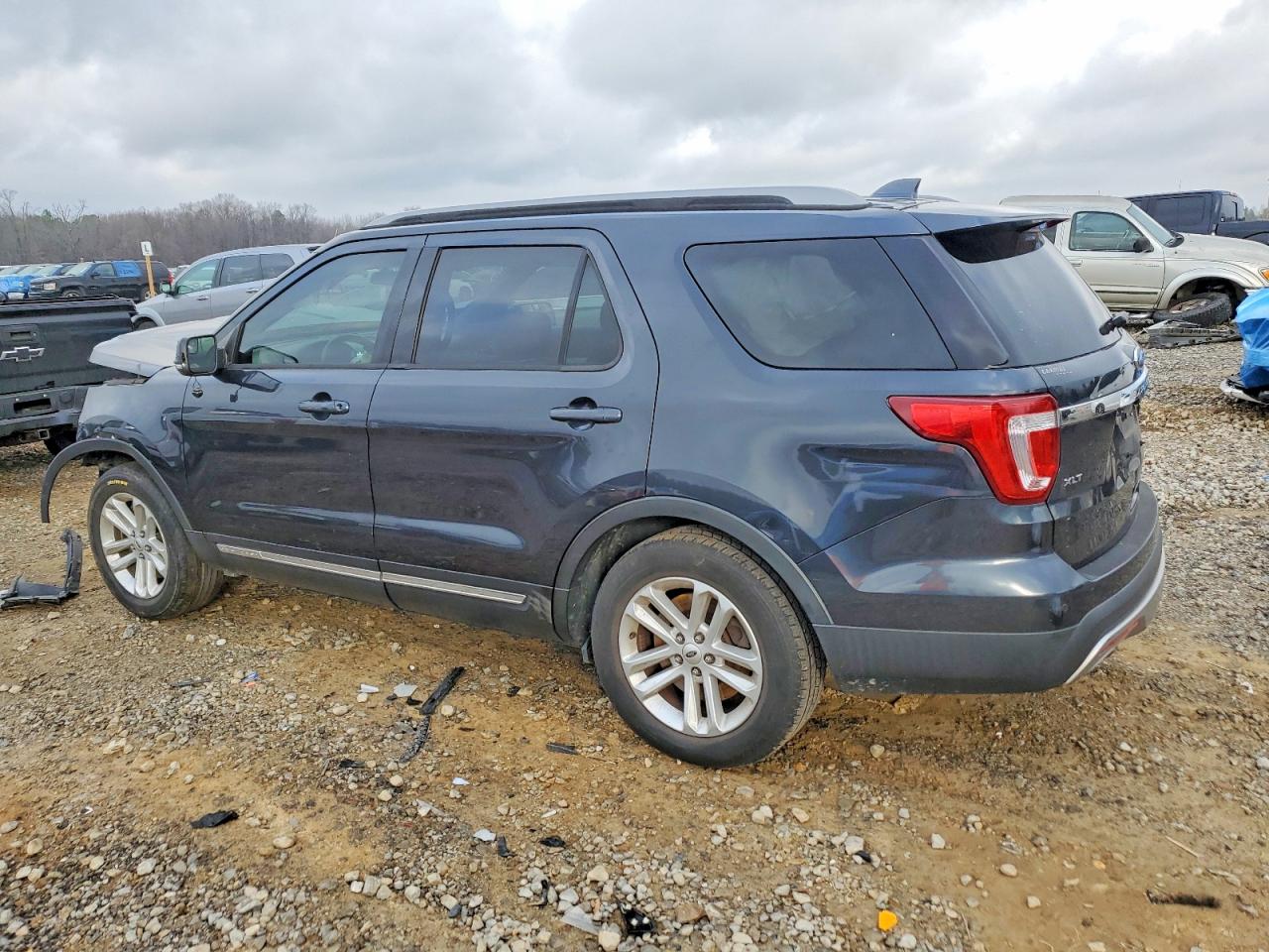 2017 FORD EXPLORER XLT photo 2