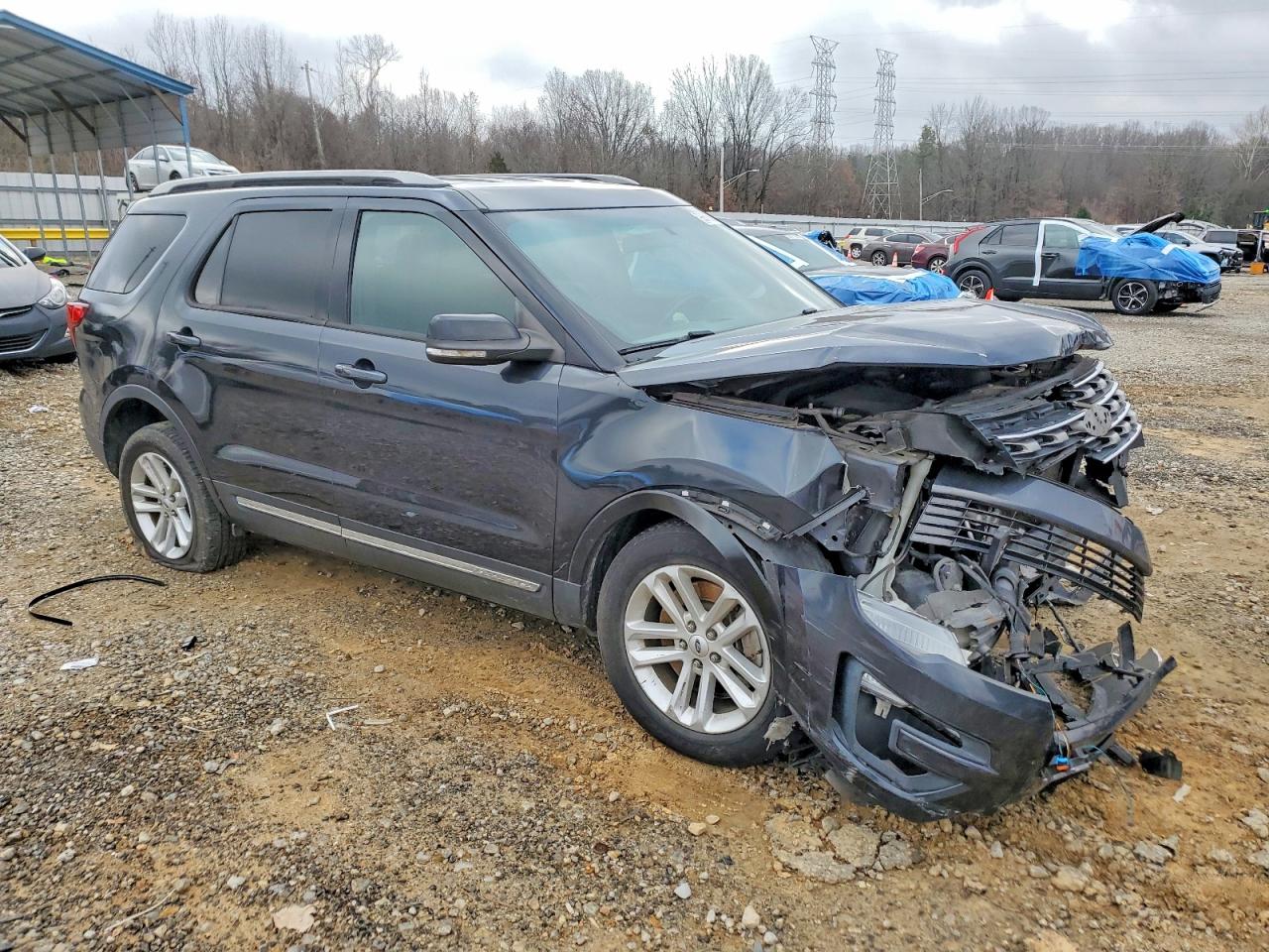 2017 FORD EXPLORER XLT photo 4