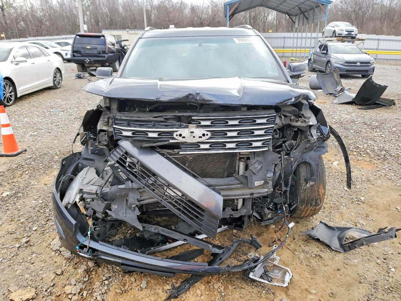 2017 FORD EXPLORER XLT photo 5