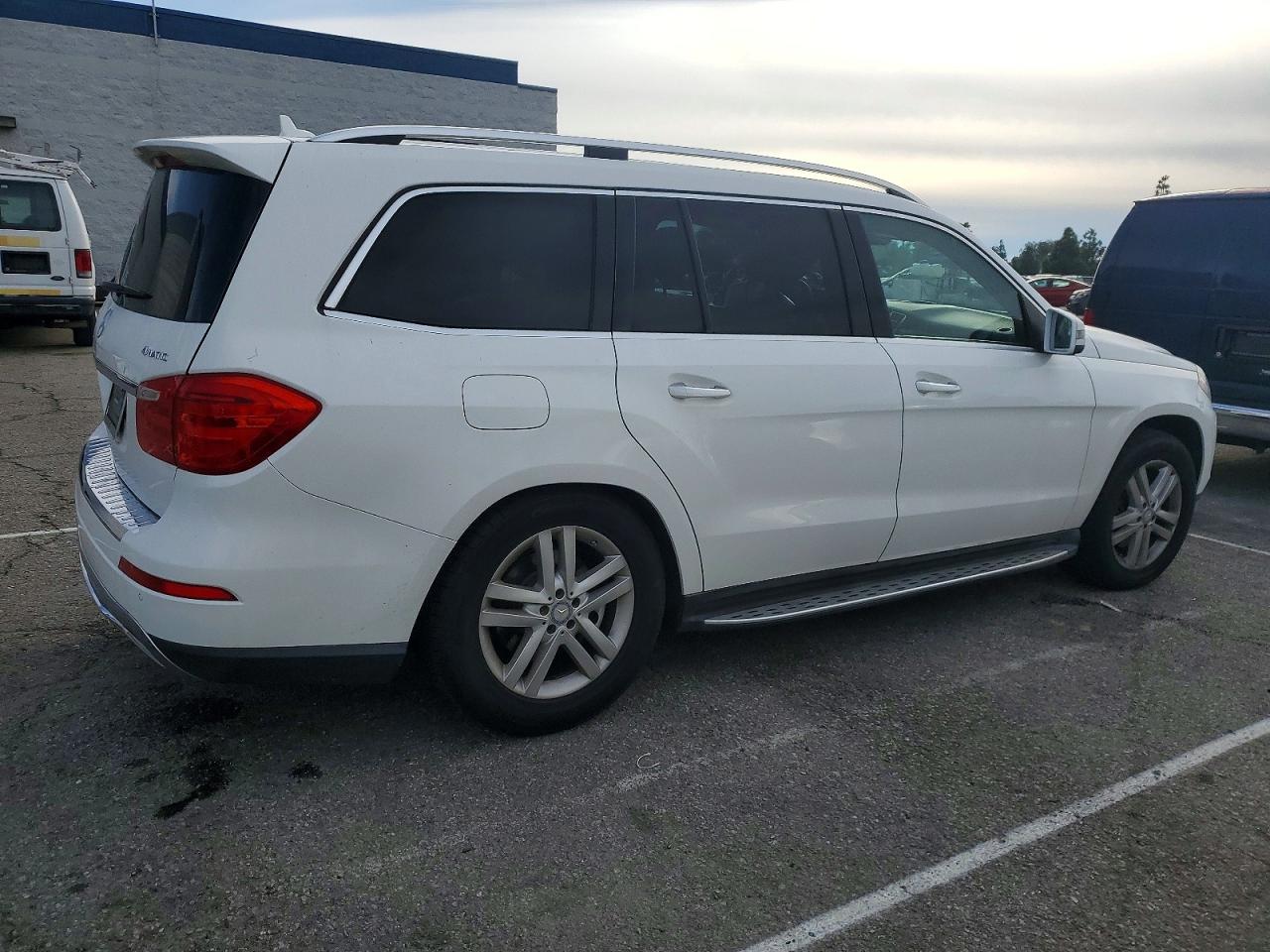 2015 MERCEDES-BENZ GL 450 4MATIC photo 3