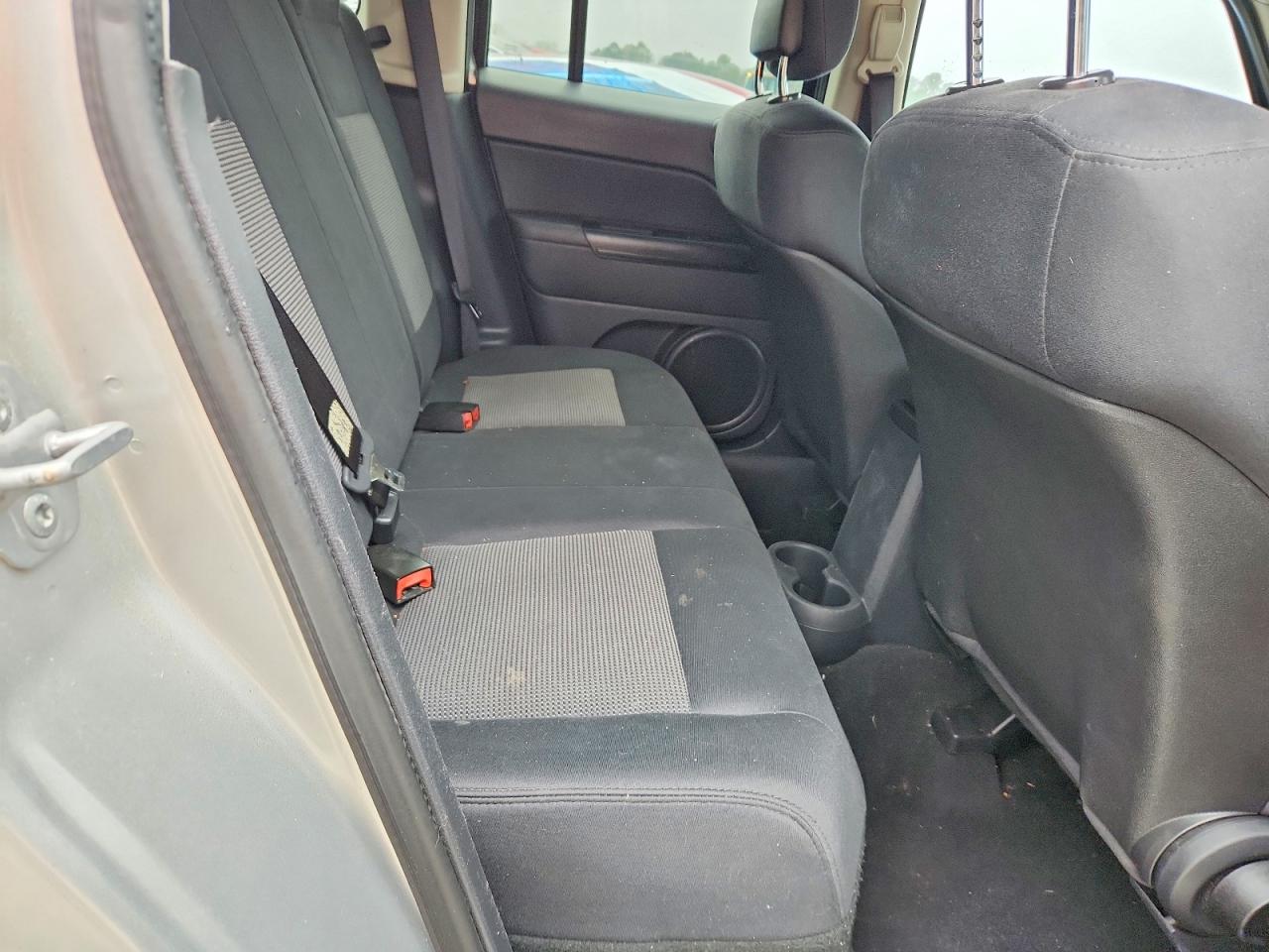 2012 JEEP PATRIOT SPORT photo 11
