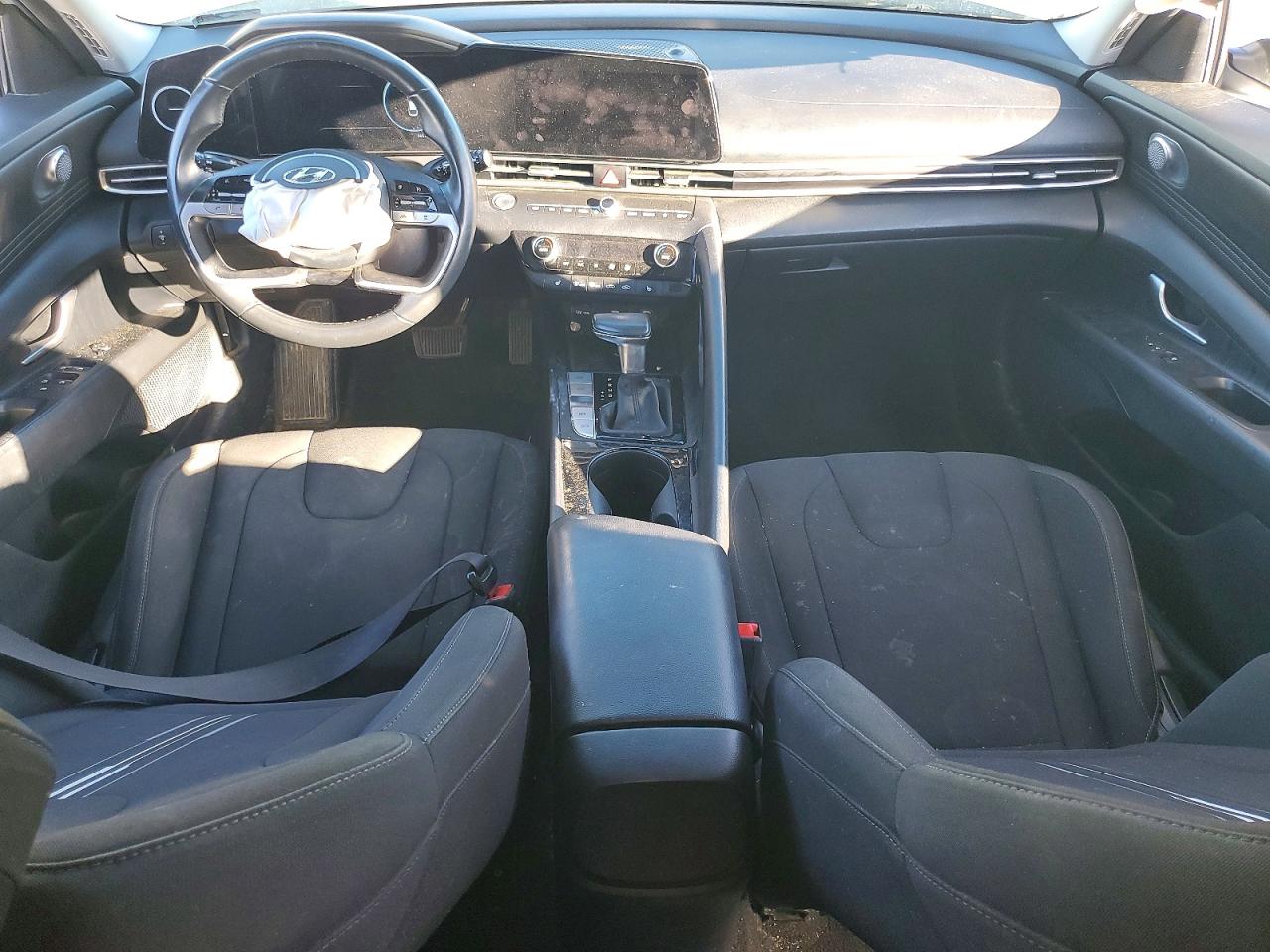 2023 HYUNDAI ELANTRA SEL photo 8