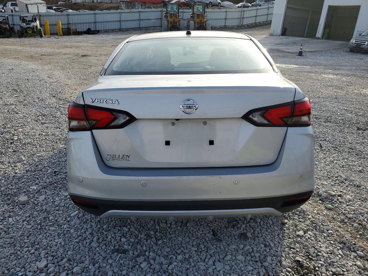 2021 NISSAN VERSA S photo 11