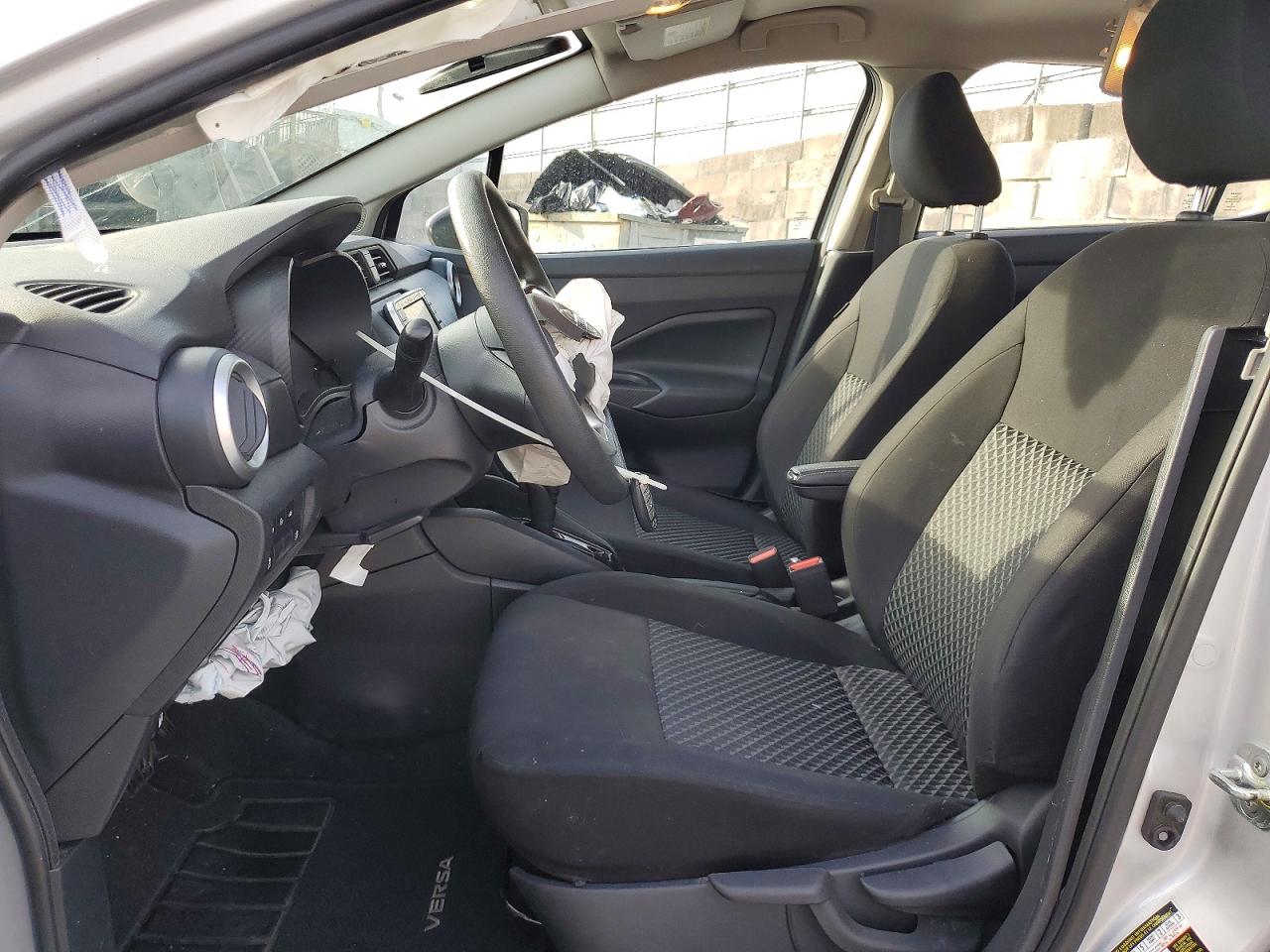2021 NISSAN VERSA S photo 13