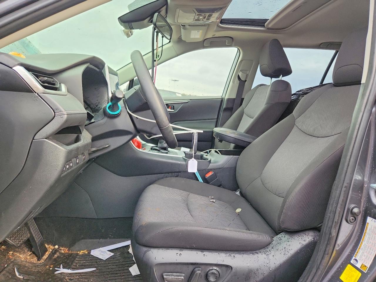 2025 TOYOTA RAV4 XLE photo 7