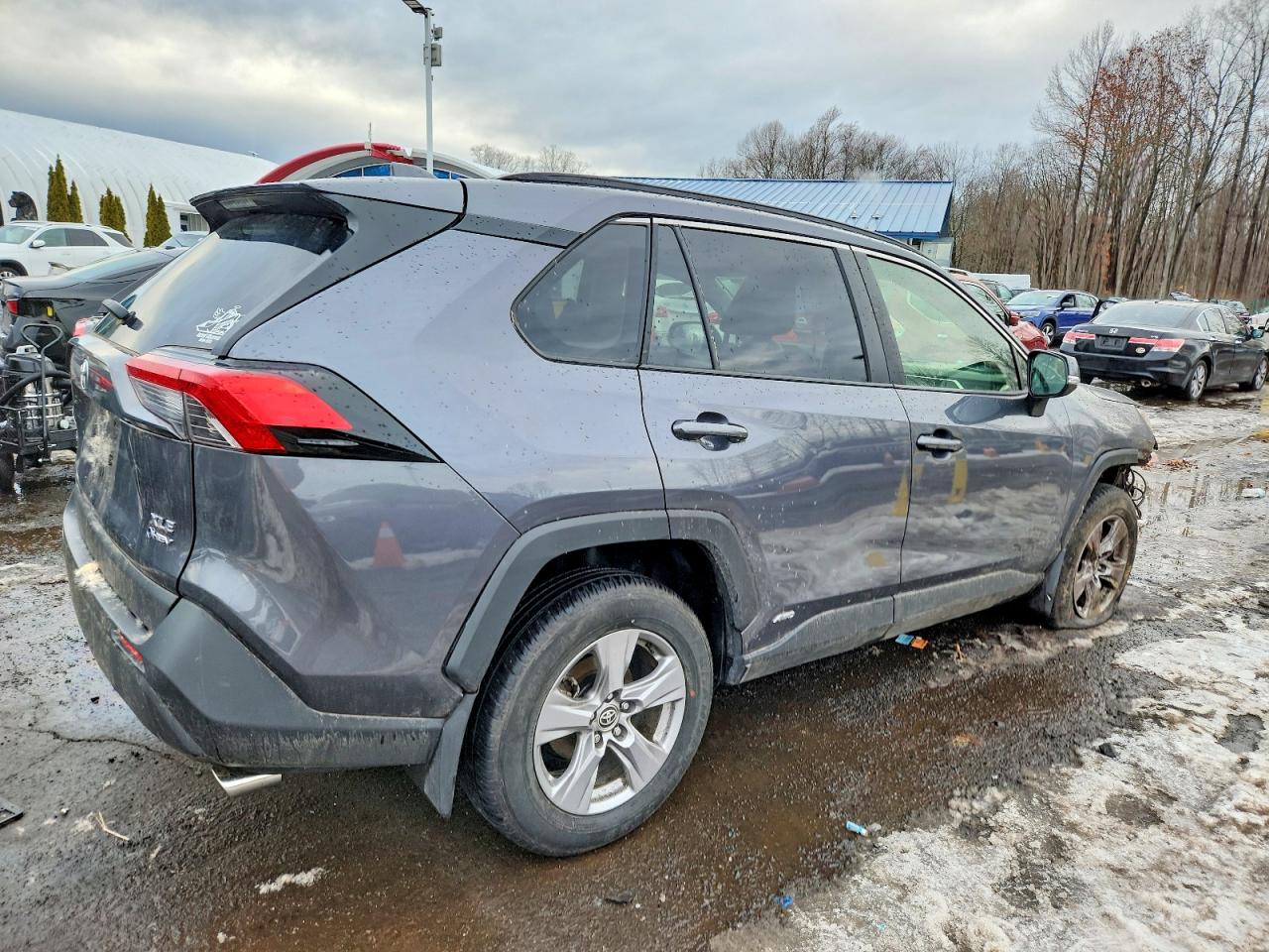 2025 TOYOTA RAV4 XLE photo 3