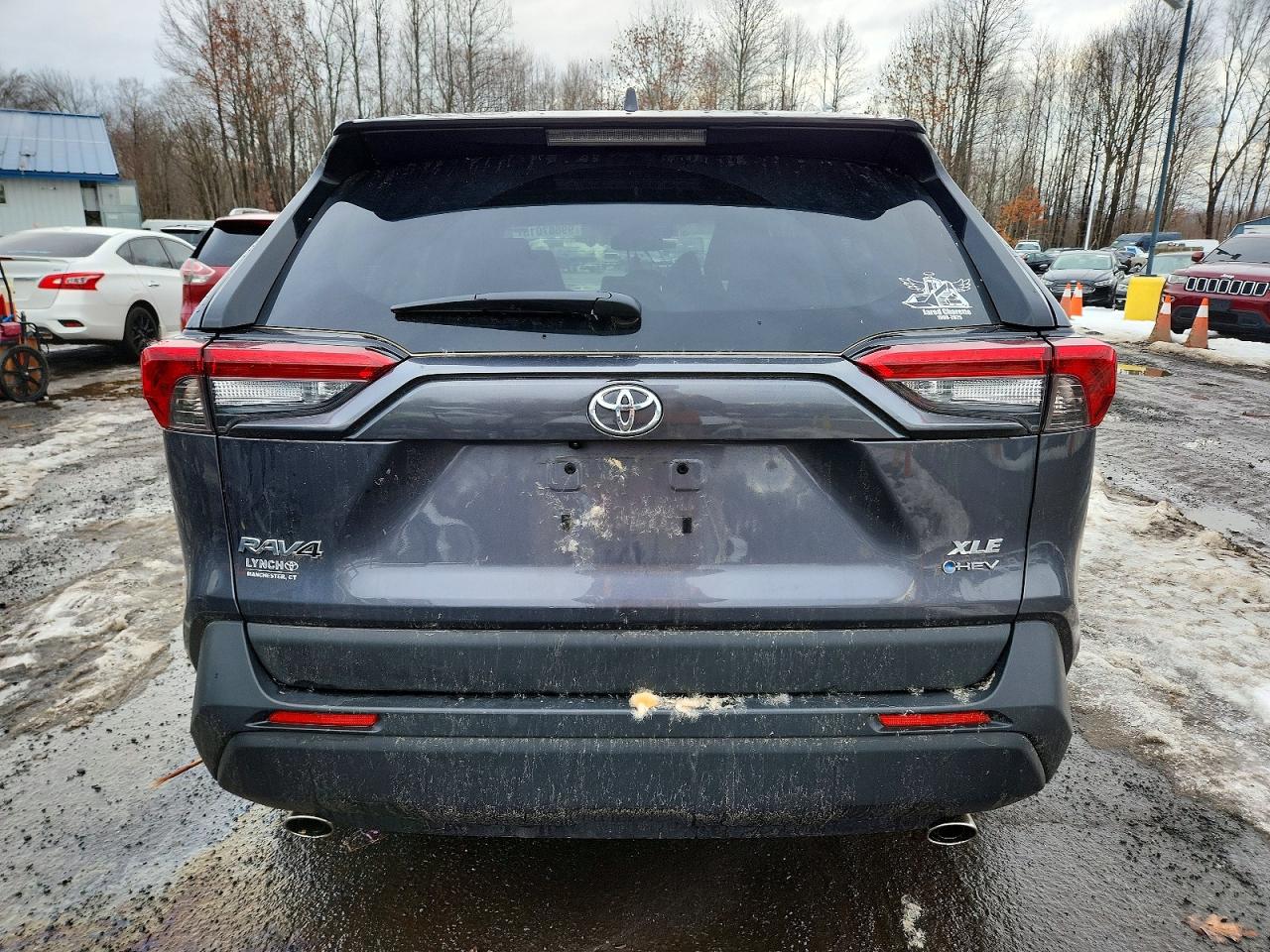 2025 TOYOTA RAV4 XLE photo 6