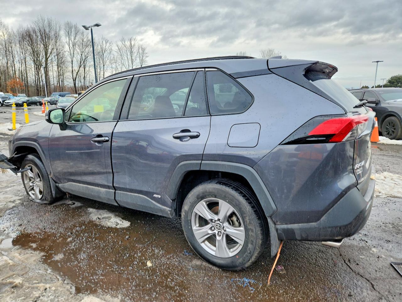2025 TOYOTA RAV4 XLE photo 2