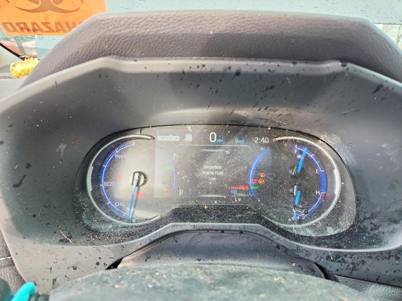 2025 TOYOTA RAV4 XLE photo 9