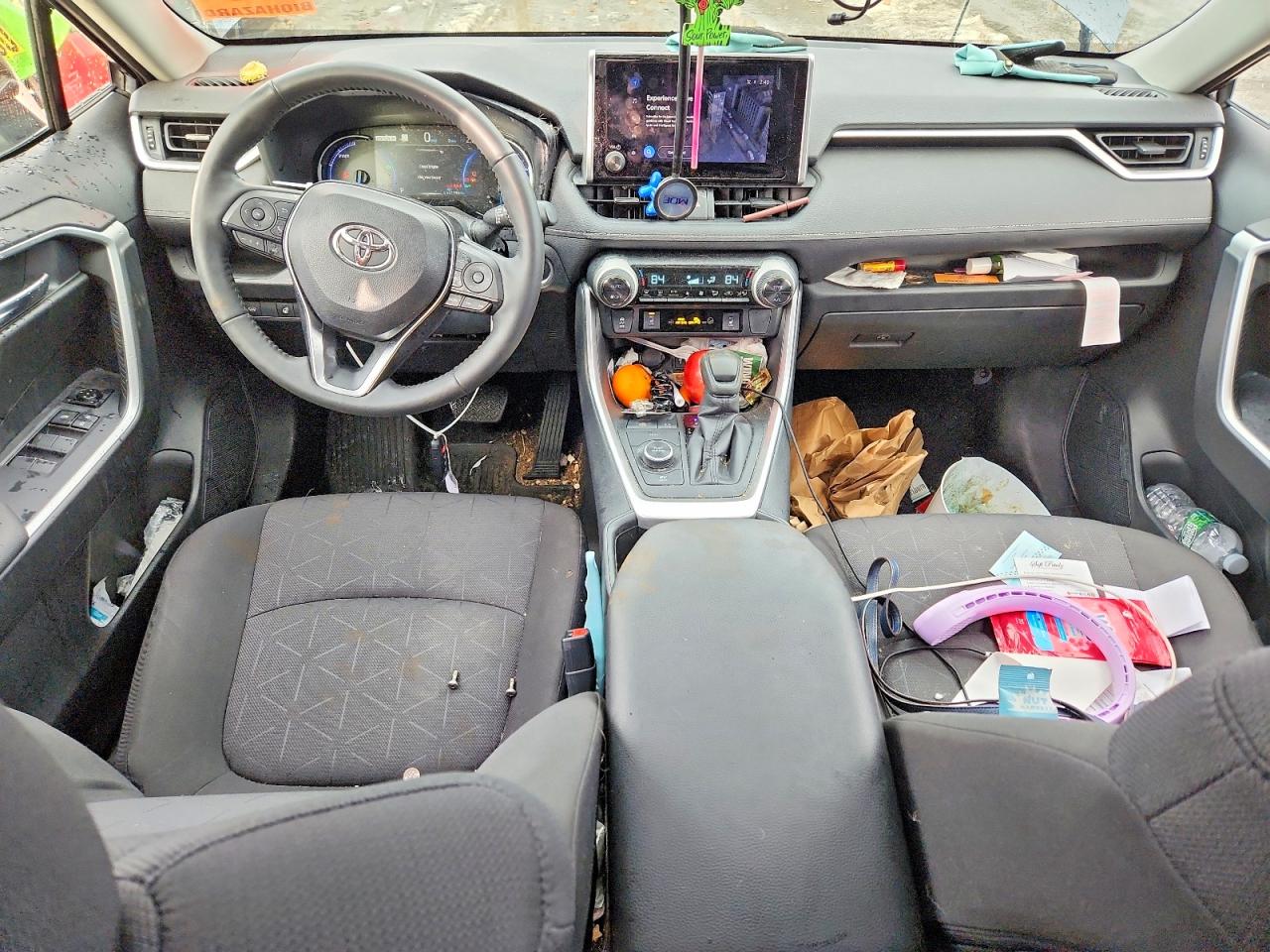 2025 TOYOTA RAV4 XLE photo 8