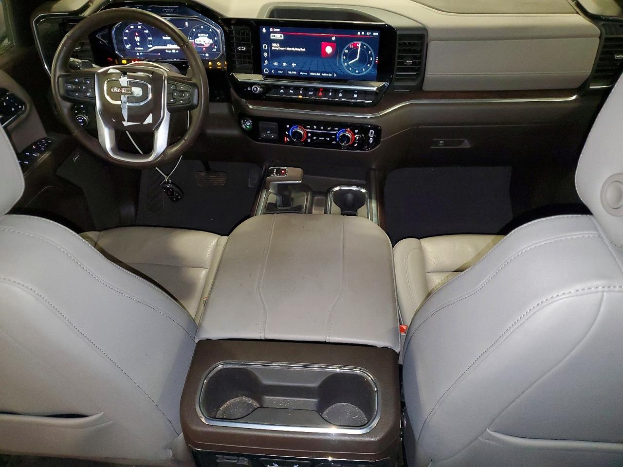 2025 GMC SIERRA K1500 SLT photo 8
