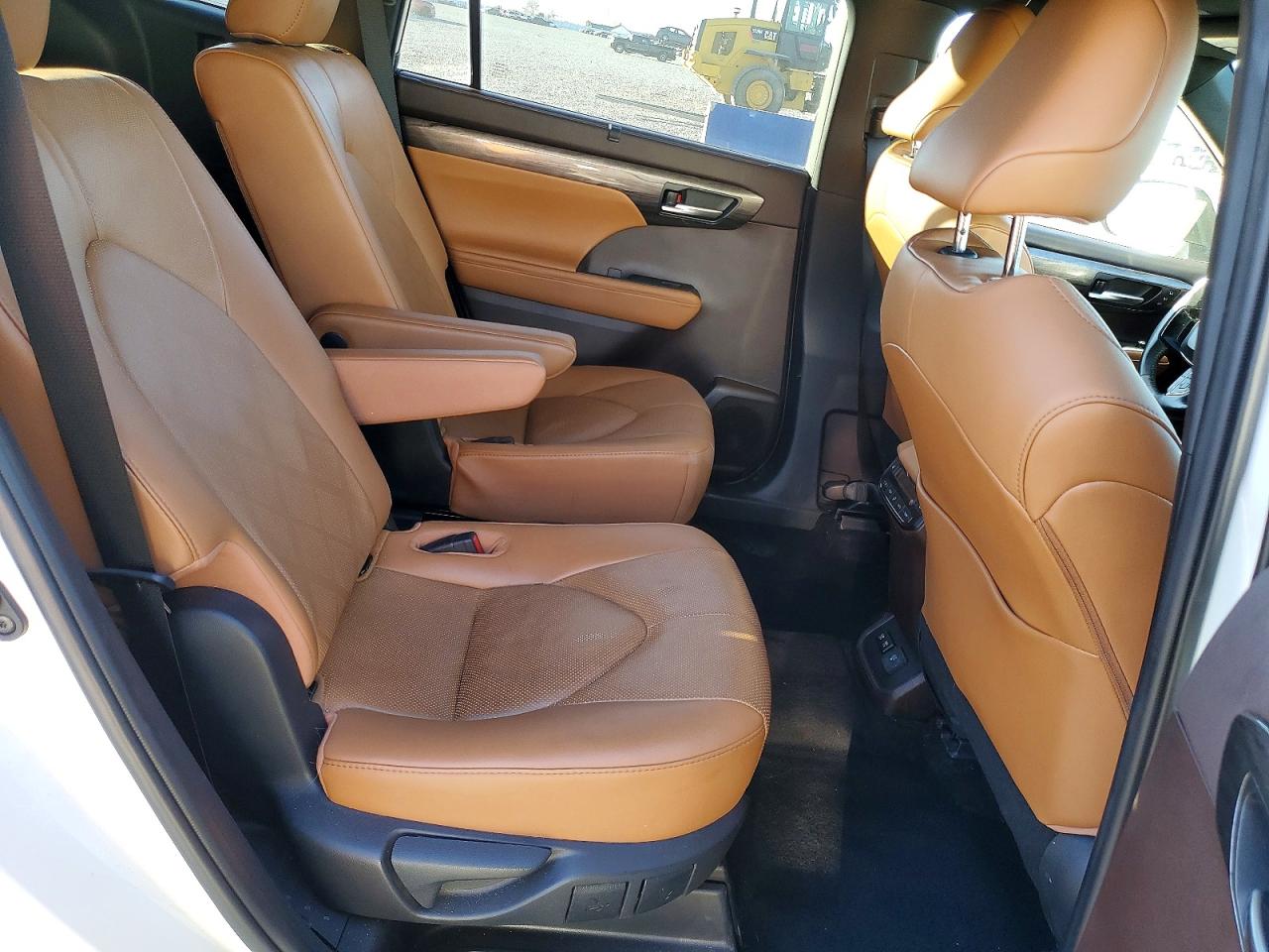 2020 TOYOTA HIGHLANDER PLATINUM photo 11