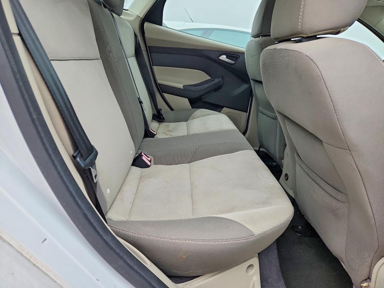 2014 FORD FOCUS SE photo 10