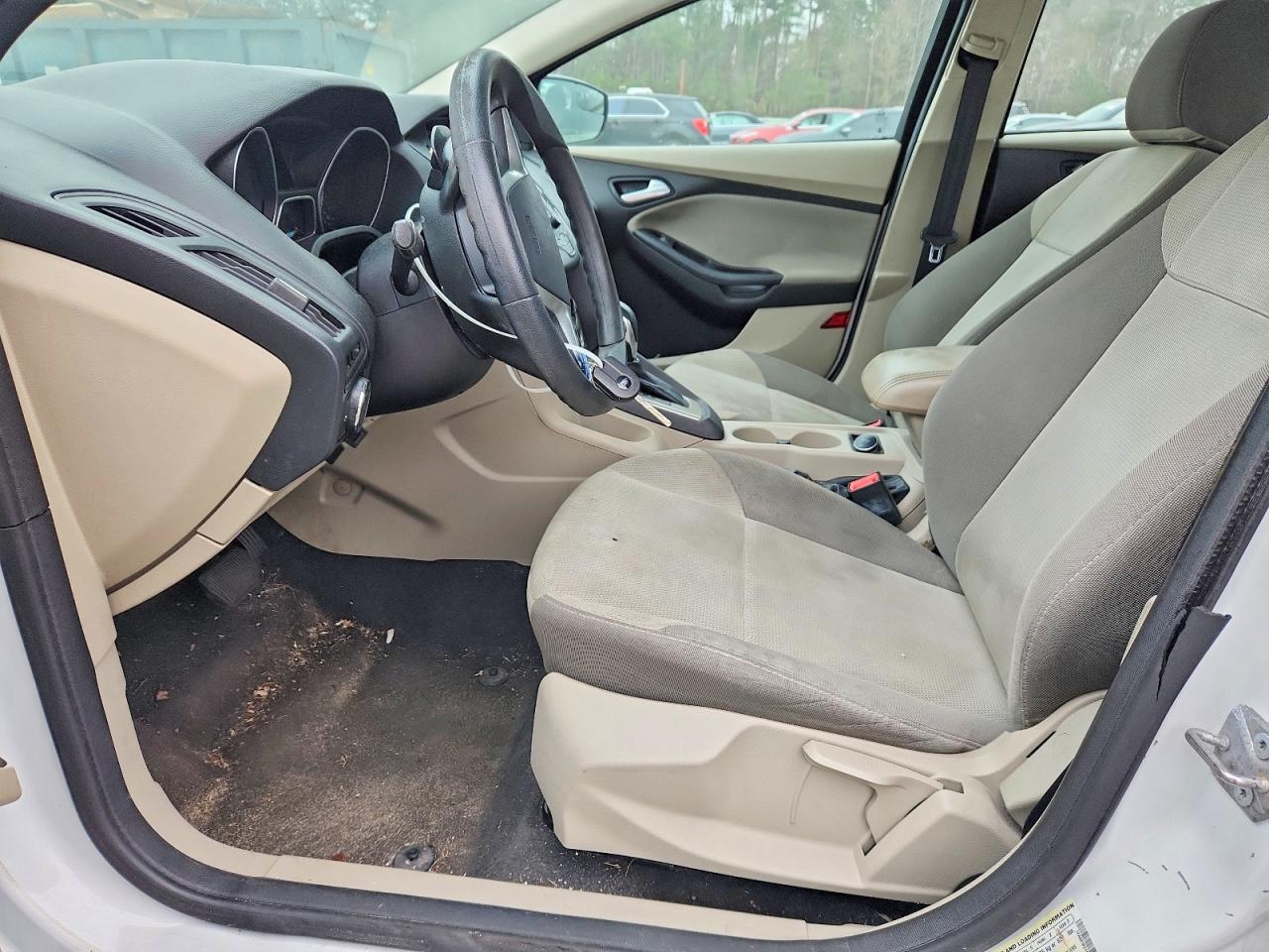 2014 FORD FOCUS SE photo 7