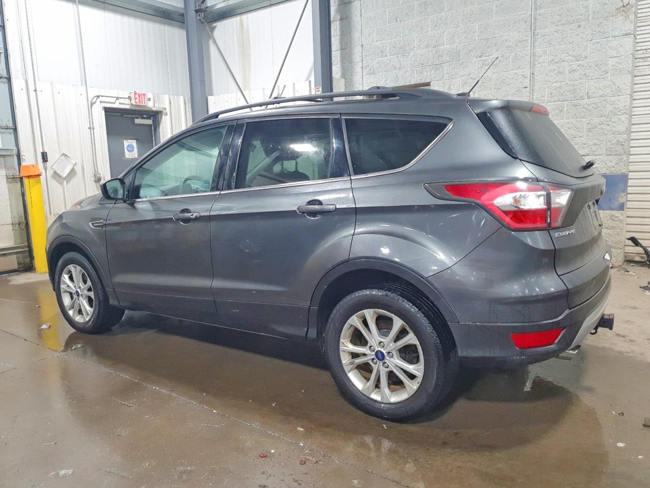 2017 FORD ESCAPE SE photo 2