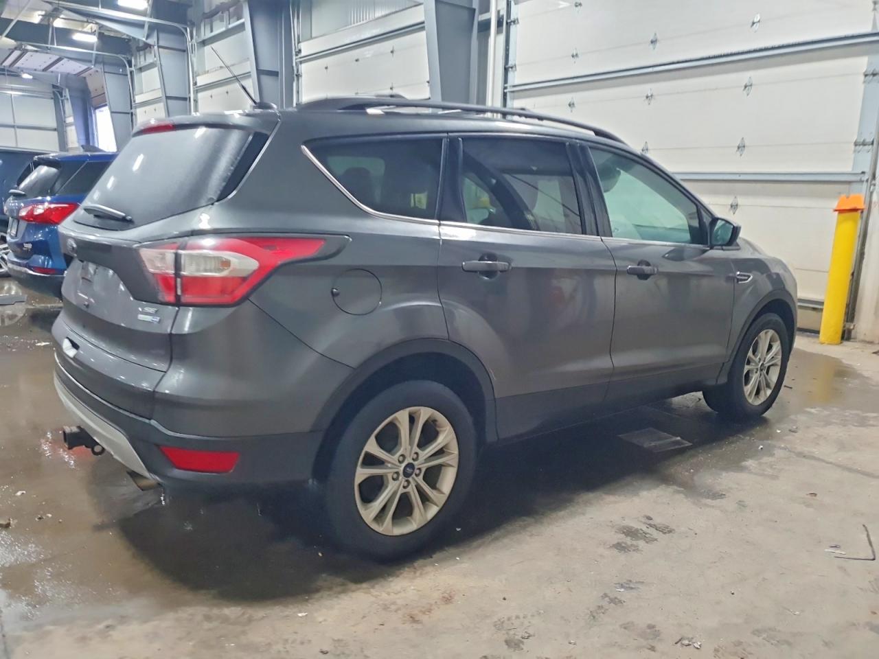 2017 FORD ESCAPE SE photo 3