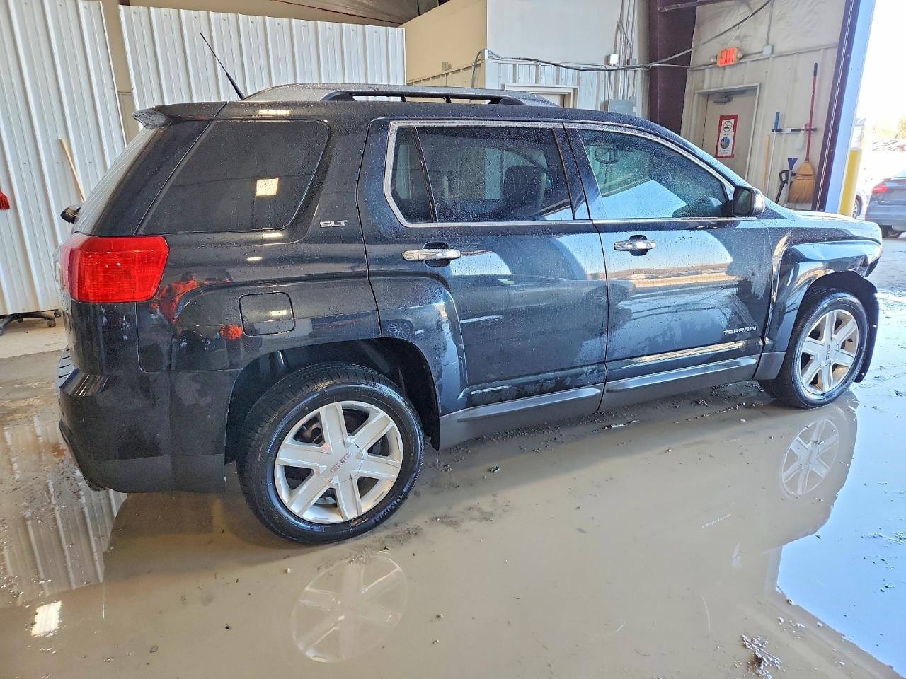 2011 GMC TERRAIN SLT photo 3