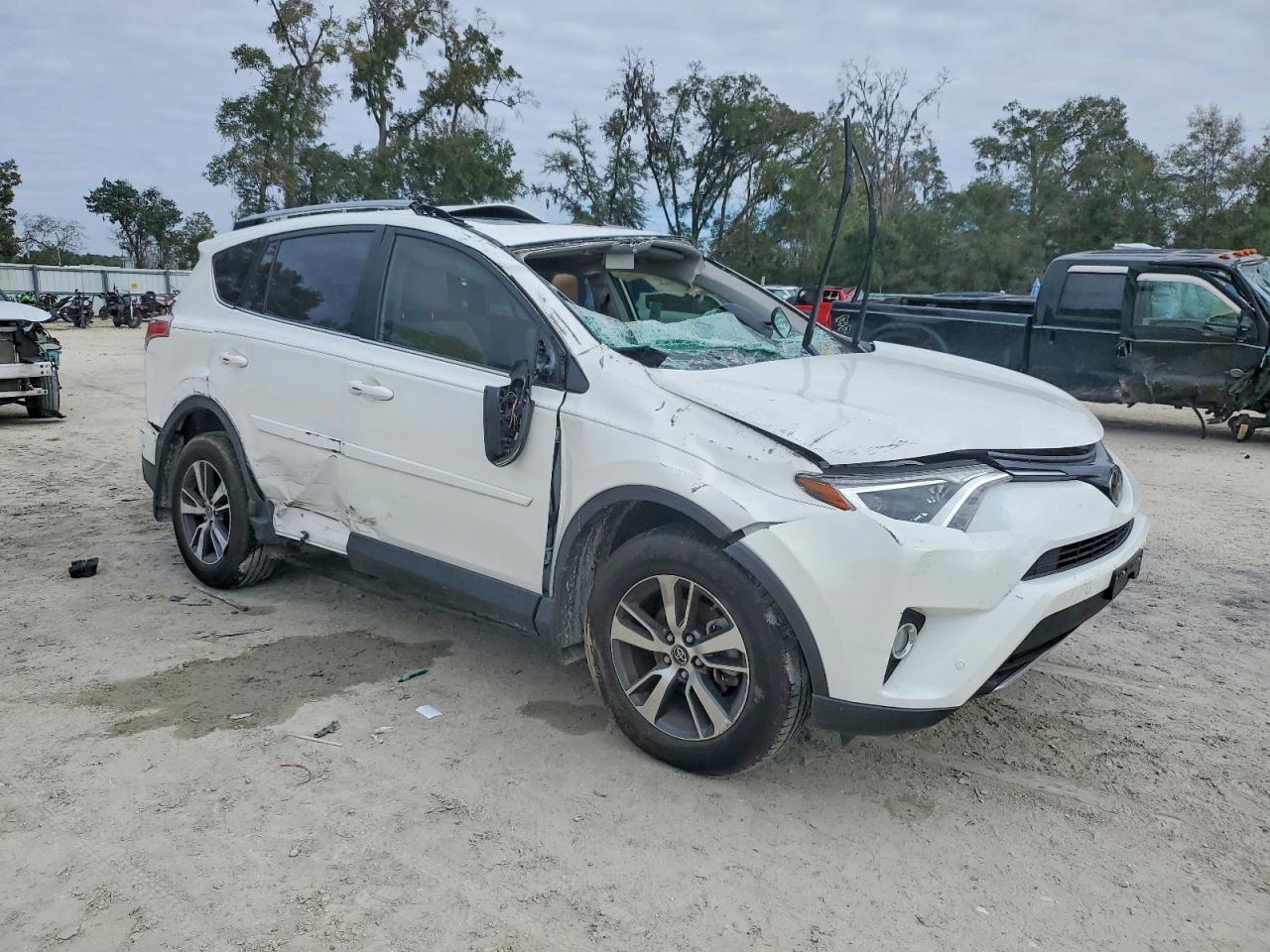 2018 TOYOTA RAV4 ADVENTURE photo 4