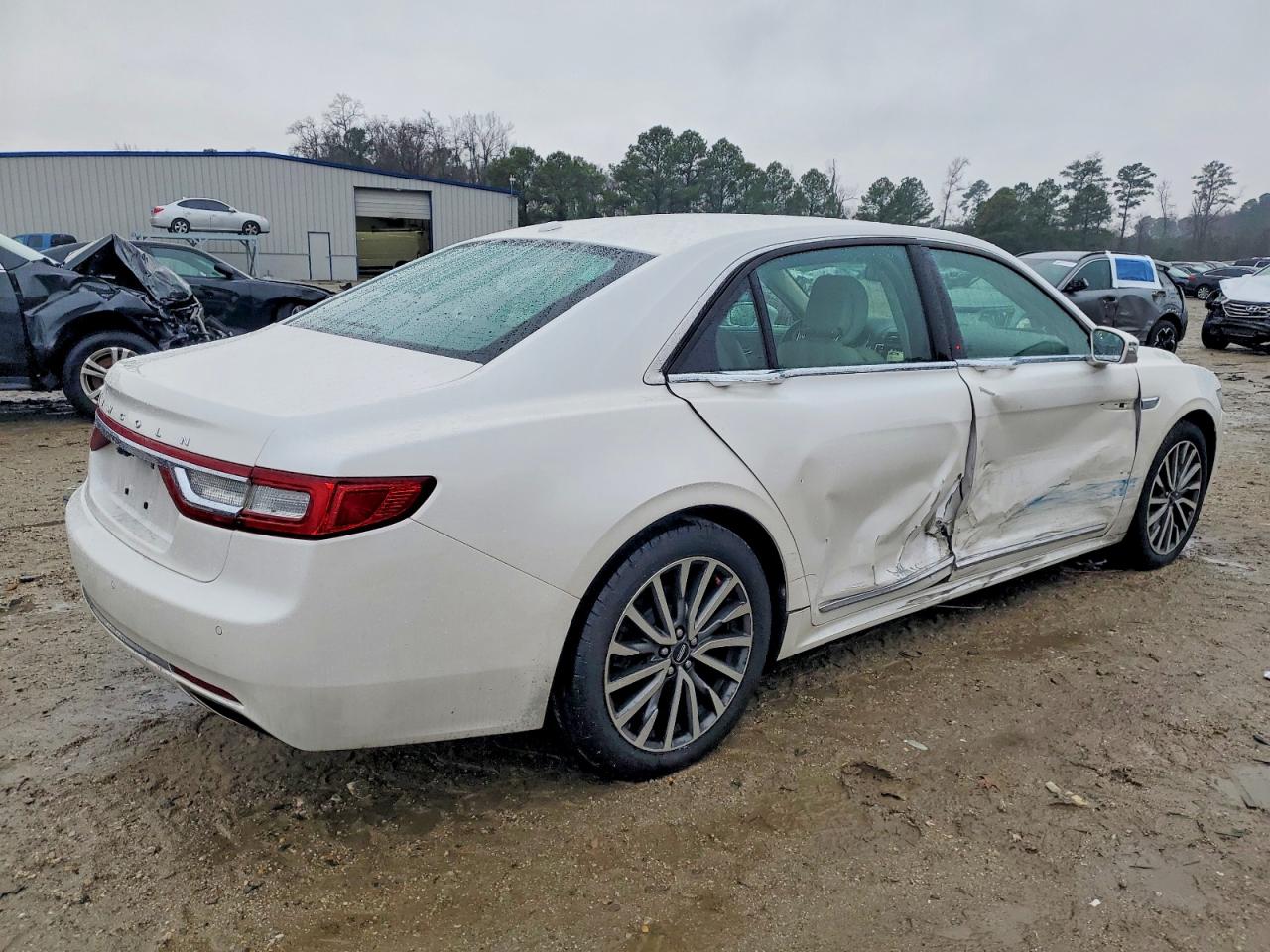 2017 LINCOLN CONTINENTAL SELECT photo 3