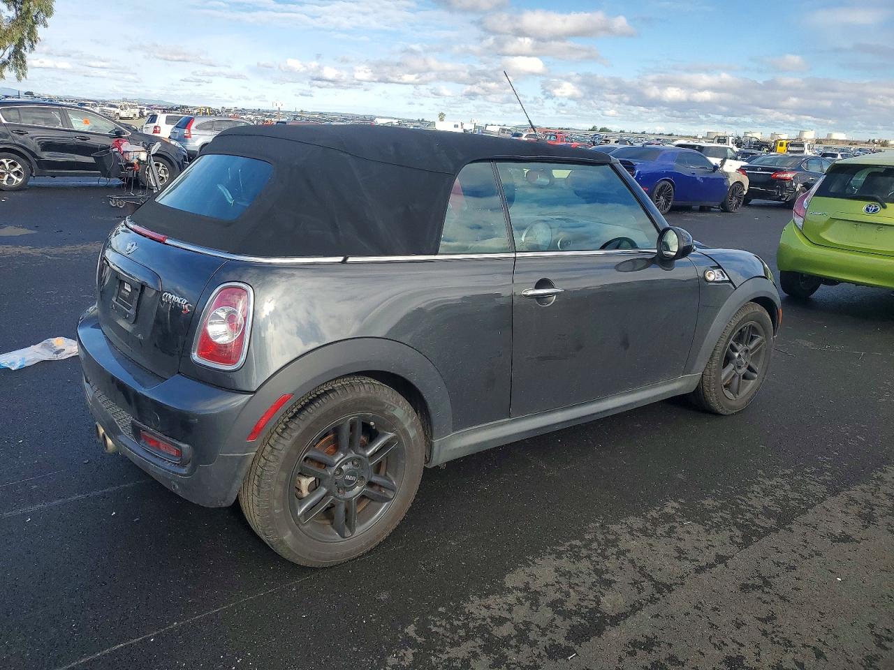 2014 MINI COOPER S photo 3