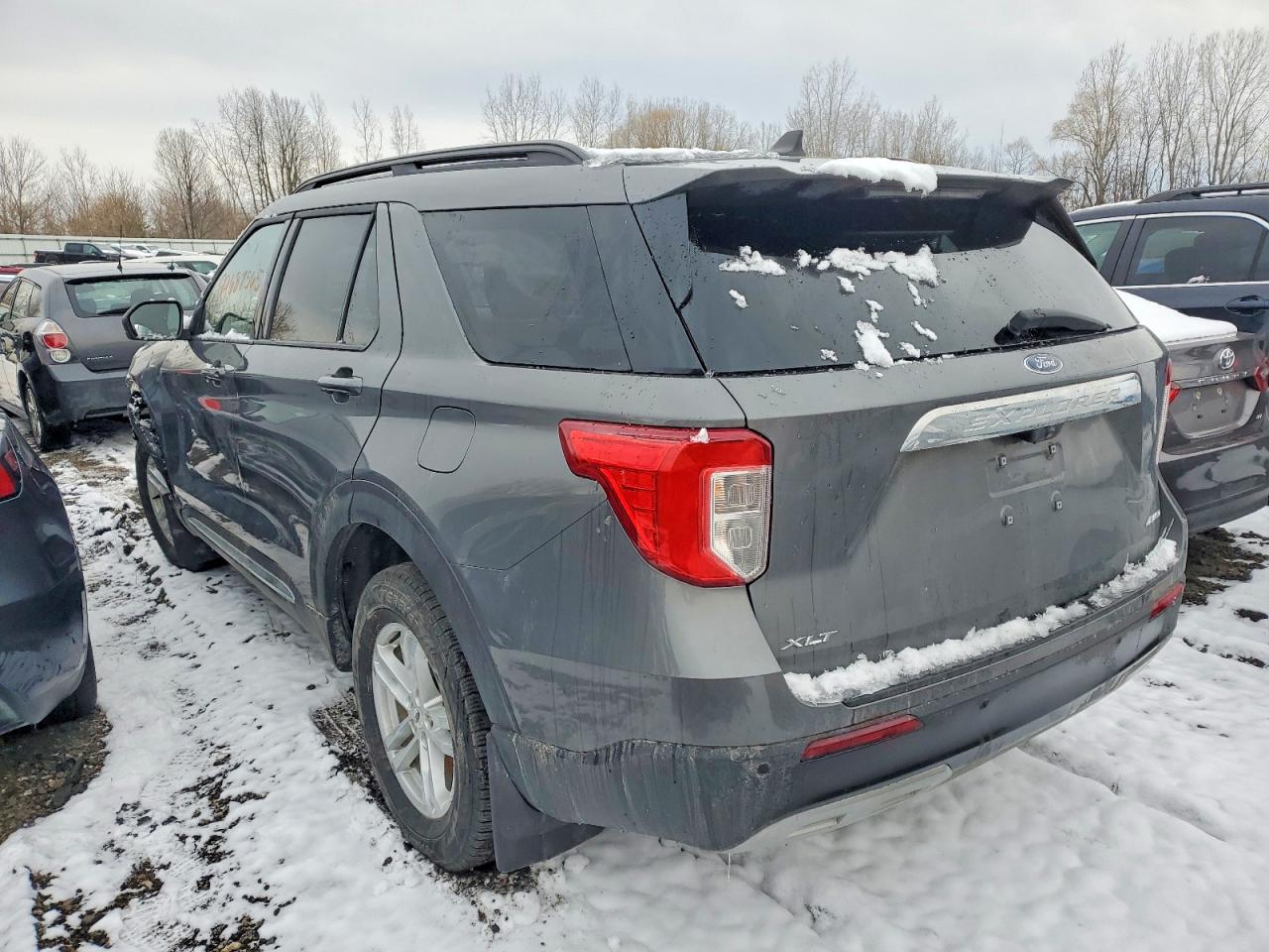 2023 FORD EXPLORER XLT photo 3