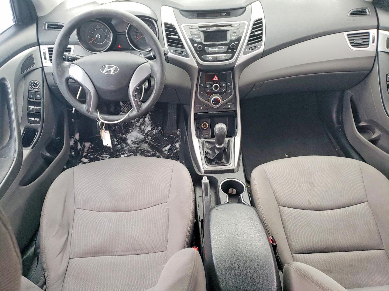 2016 HYUNDAI ELANTRA SE photo 8