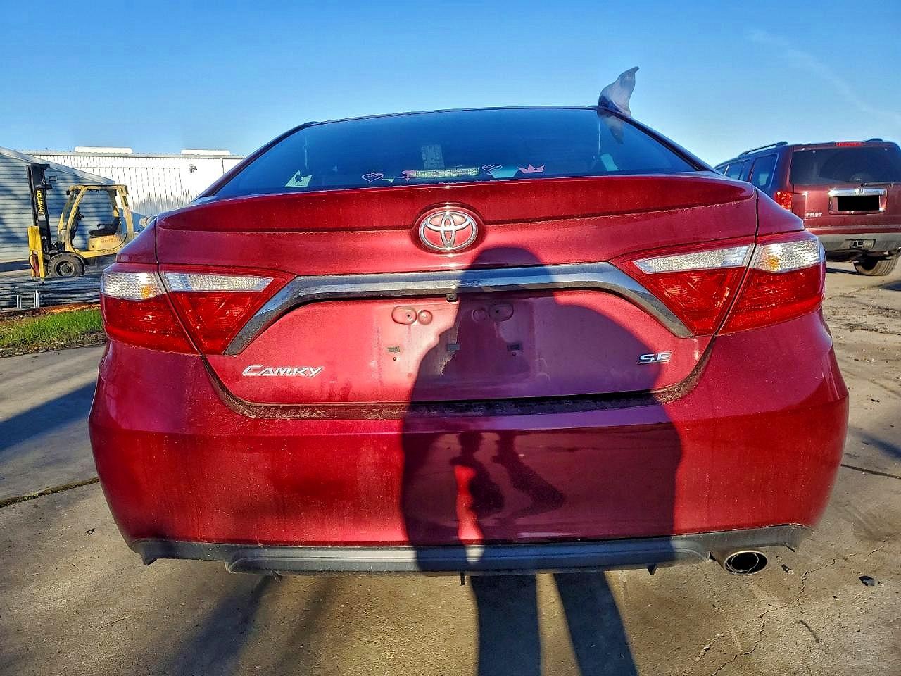 2015 TOYOTA CAMRY LE photo 6