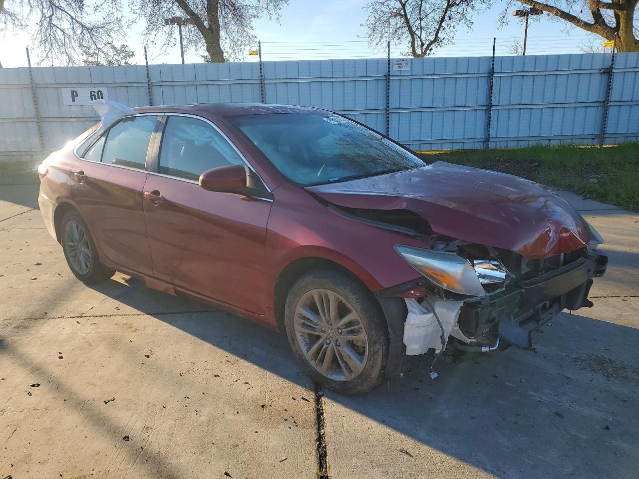 2015 TOYOTA CAMRY LE photo 4