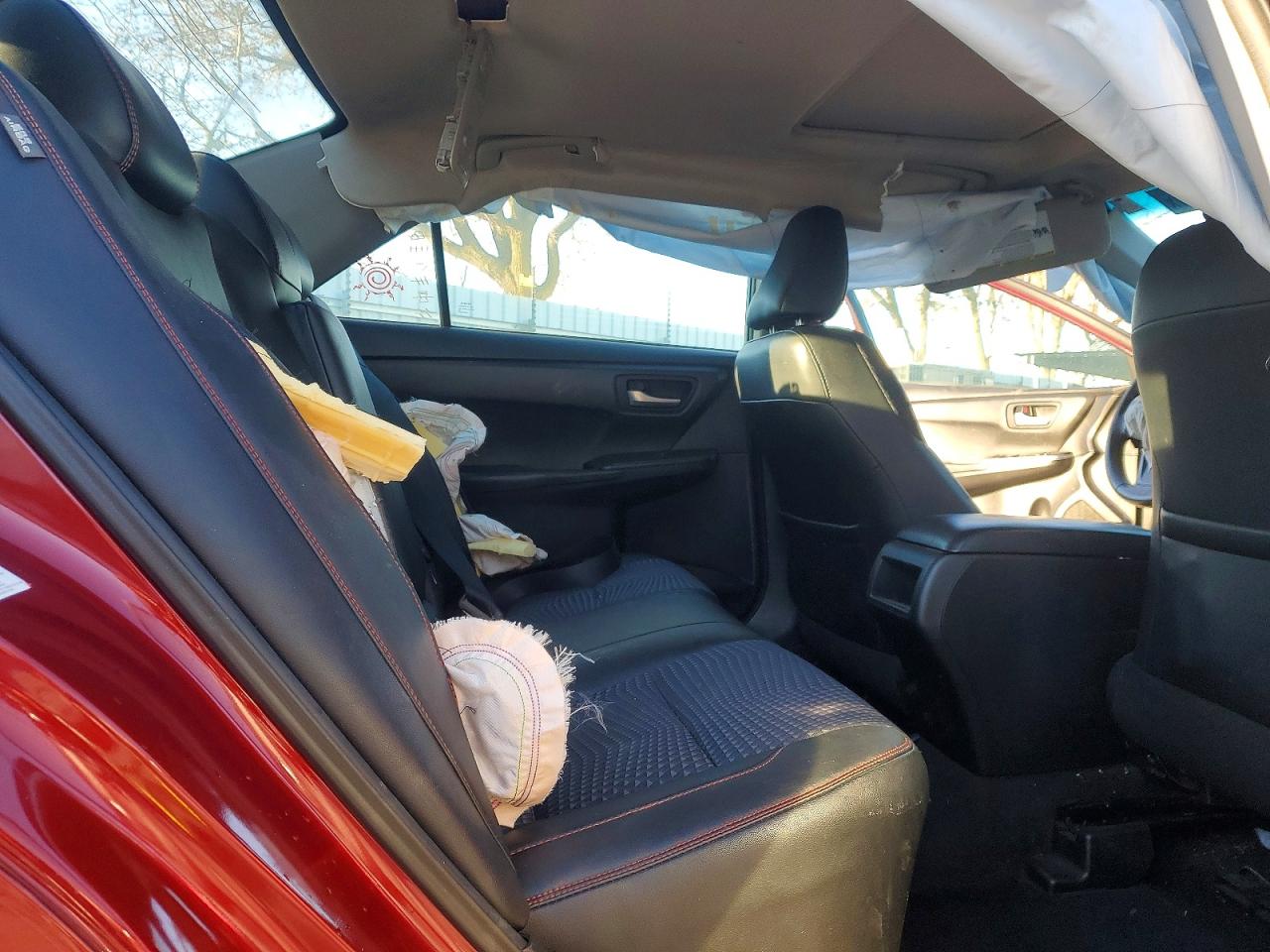 2015 TOYOTA CAMRY LE photo 10