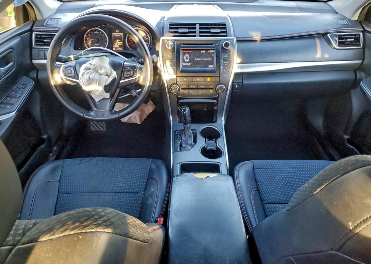 2015 TOYOTA CAMRY LE photo 8