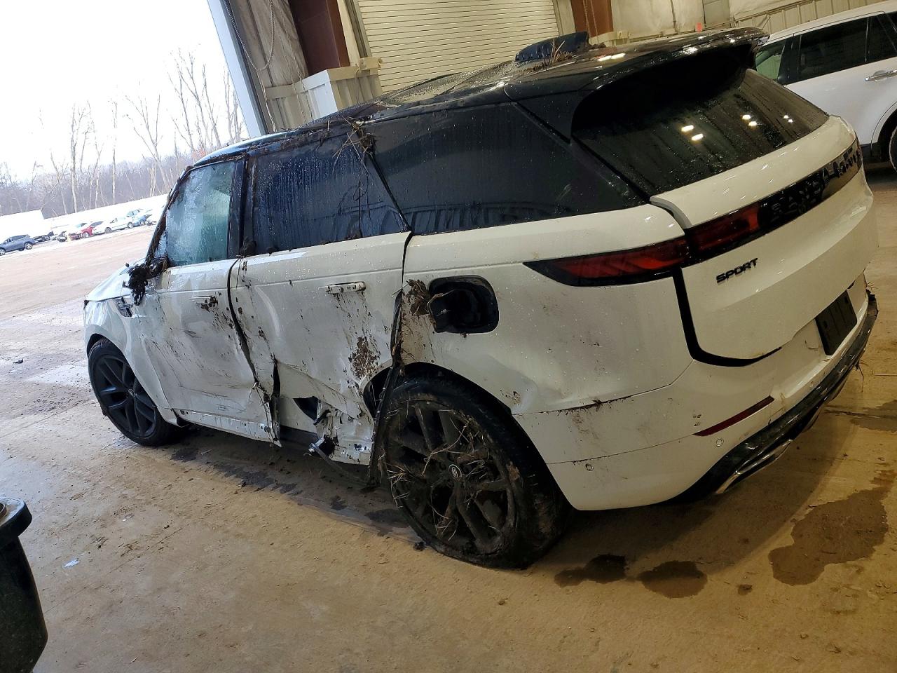 2025 LAND ROVER RANGE ROVER SPORT DYNAMIC SE photo 2