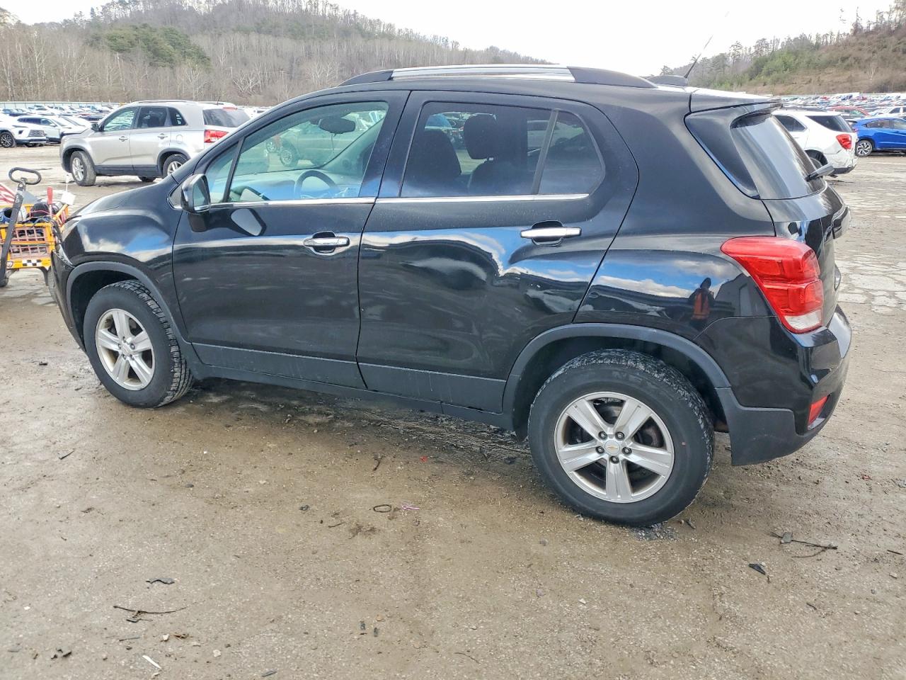 2019 CHEVROLET TRAX 1LT photo 2