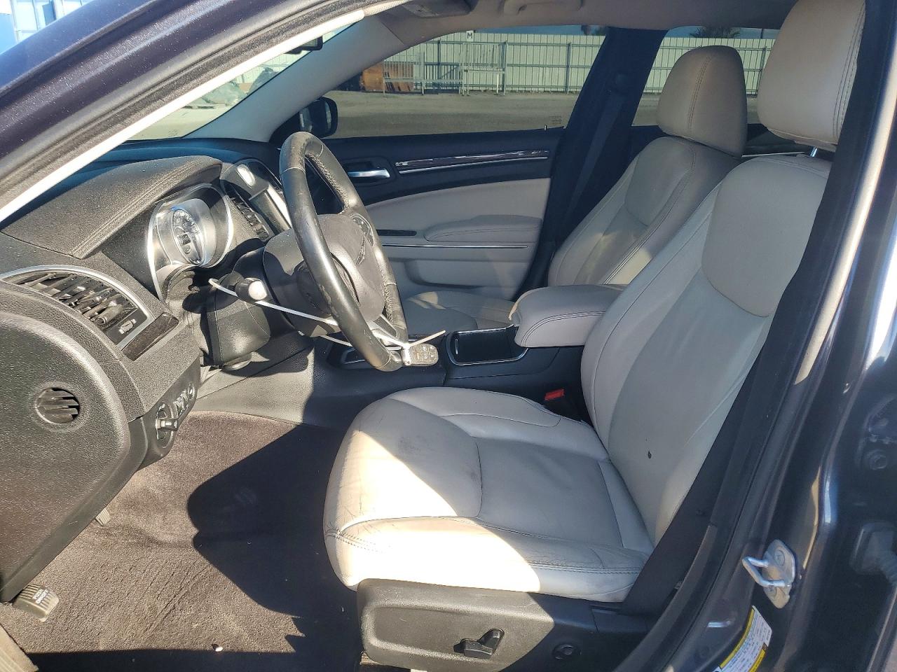2016 CHRYSLER 300 LIMITED photo 19
