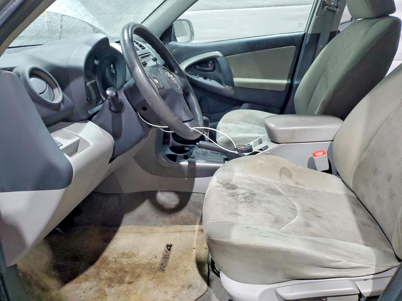 2012 TOYOTA RAV4 BASE photo 7