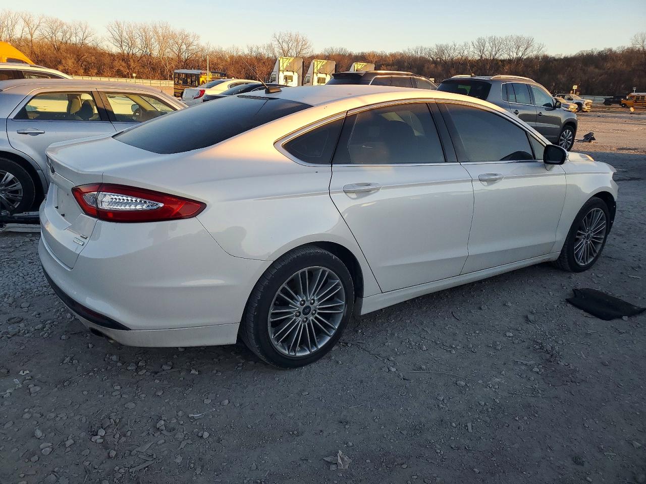 2013 FORD FUSION SE photo 3